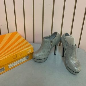 Sparkling silver high heel shoe size 6